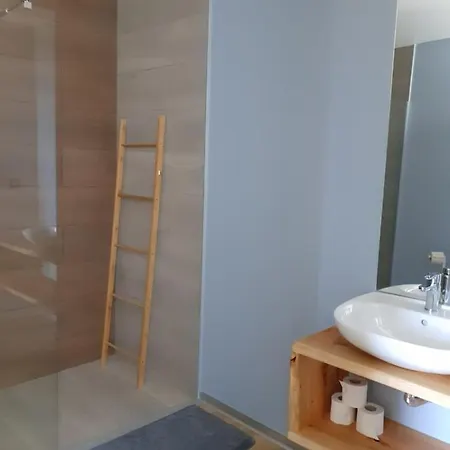 King's View, Modern And Comfortable Villa